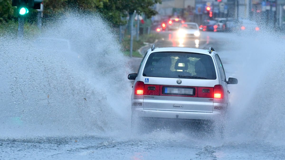 Wetter Köln und NRW: Gewitterfront bringt Starkregen – dann nur 5 Grad