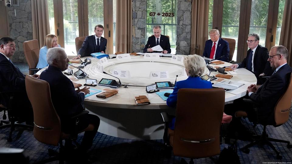 Der tiefe Sinn von G7-Treffen, hier 2025 in Kananaskis In Kanada: informelle Gespräche in lockerer Runde. Mit Donald Trump, Keir Starmer, Emmanuel Macron und Friedrich Merz<span class="copyright">Mark Schiefelbein/AP Photo/picture alliance</span>