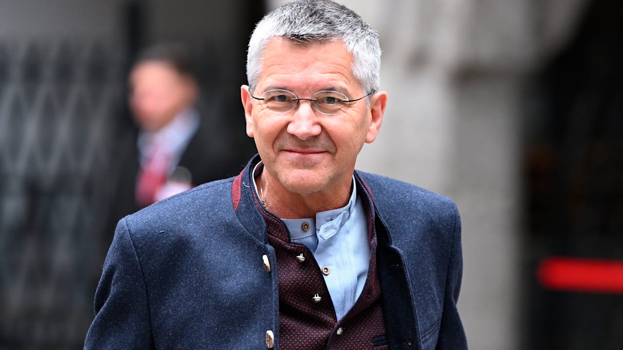 FC Bayern: Präsident Herbert Hainer macht Real eine Olise-Ansage! | Sport