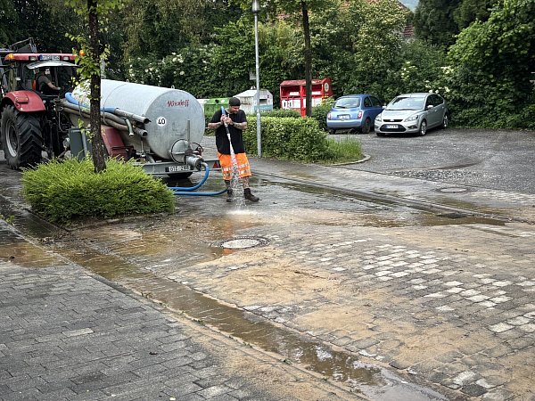 Rund 30 Liter Wasser fielen am Abend des 31. Mai 2026 in Borgholzhausen pro Quadratmeter. Das beschäftigte die Mitarbeiter der Stadt noch am Montag. - © Stadt Borgholzhausen