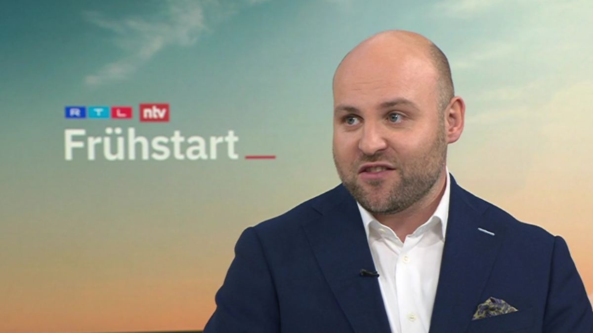 AfD'ler posiert mit Gazprom-Chef: Frohnmaier kann an seiner Russland-Reise nichts Verwerfliches finden