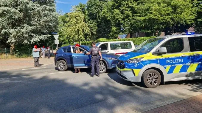 Unfall Feldhauser Straße Auffahrunfall: Polizei sperrt Straße in Zweckel