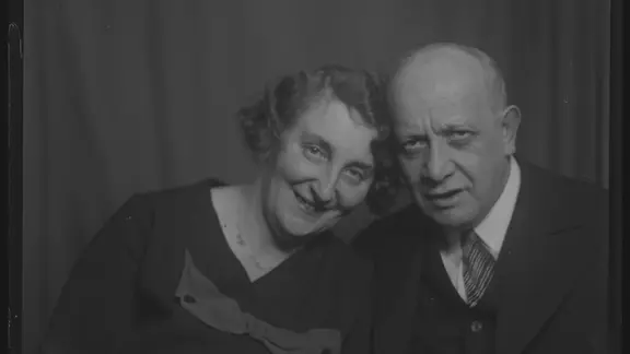 Selbstporträt von Abram Mittelmann und Alma Goliner als Liebespaar, vermutlich 1933/1938 | Stadtgeschichtliches Museum Leipzig/Abram Mittelmann Selbstporträt von Abram Mittelmann und Alma Goliner als Liebespaar, vermutlich 1933/1938