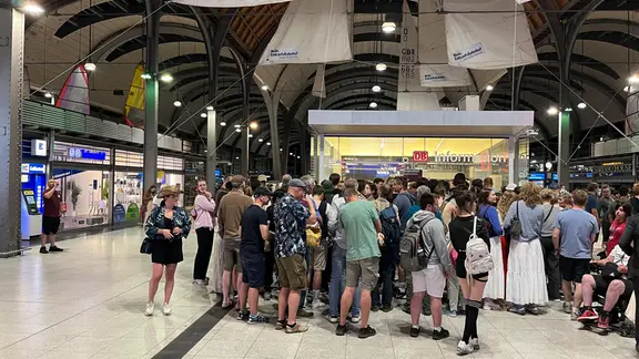 Bahnprobleme am Hauptbahnhof von Kiel. | NDR, Moritz Mayer Bahnprobleme am Hauptbahnhof von Kiel.
