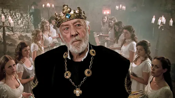 König Karl (Dieter Hallervorden) ist verweifelt: seine zwölf Töchter haben Geheimnisse vor ihm - jeden Morgen sind ihre Schuhe zertanzt. | MDR/ARD/MDR/Nik Konietzny König Karl (Dieter Hallervorden) ist verweifelt: seine zwölf Töchter haben Geheimnisse vor ihm - jeden Morgen sind ihre Schuhe zertanzt.
