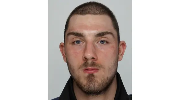 Der Tatverdächte schaut in die Kamera. | Pressestelle Polizei Bremen Der Tatverdächte schaut in die Kamera.