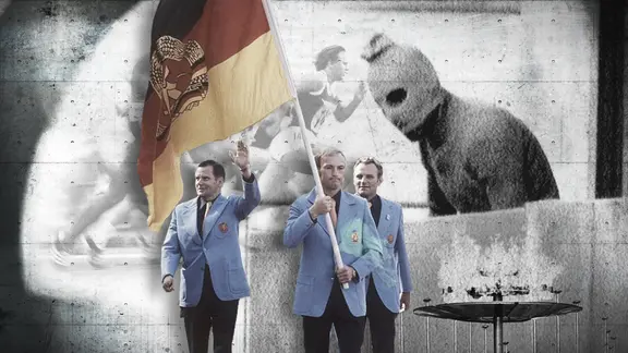 DDR-Fahnenträger bei den Olympischen Spielen 1972 und im Hintergrund ein maskierter Mann | imago images DDR-Fahnenträger bei den Olympischen Spielen 1972 und im Hintergrund ein maskierter Mann