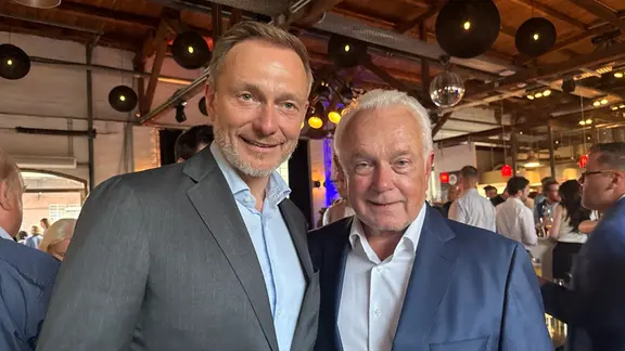 Christian Lindner und Wolfgang Kubicki auf dem Empfang 80 Jahre FDP in SH. | NDR, Stefan Böhnke Christian Lindner und Wolfgang Kubicki auf dem Empfang 80 Jahre FDP in SH.