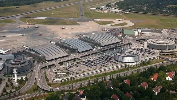 Flughafen Hamburg-Fuhlsbüttel. | Michael Penner Flughafen Hamburg-Fuhlsbüttel.