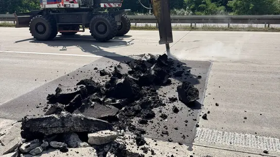 Reparaturen am Belag der Autobahn 2. | Autobahn gmbH Reparaturen am Belag der Autobahn 2.