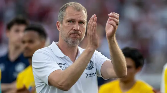 Jochen Seitz verabschiedet sich bei Lok Leipzig | IMAGO / Matthias Koch Jochen Seitz verabschiedet sich bei Lok Leipzig