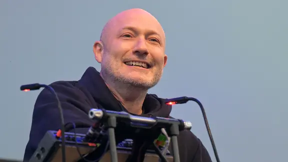 Techno-Star Paul Kalkbrenner bei einem Konzert in Potsdam | picture alliance/dpa | Michael Bahlo Techno-Star Paul Kalkbrenner bei einem Konzert in Potsdam