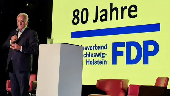 Wolfgang Kubicki (FDP) am Dienstag in Kiel. | Felix Müschen/dpa FPD-Parteichef Wolfgang Kubicki auf dem Empfang 80 Jahre FDP in SH.