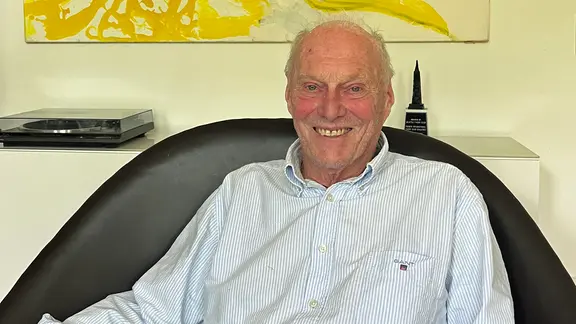 Mit damals 25 Jahren hat Heinz Laprell an den olympischen Segelregatten 1972 in Kiel teilgenommen. | NDR, Franziska Amler Der ehemalige Segler Heinz Laprell.