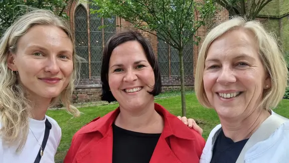 (v.l.n.r. Anne Münickel, Johanna Bojarra, Christiane Lenkeit). | NDR, Heimatverband MV Drei Ansprechpartnerinnen des Heimatverbands MV