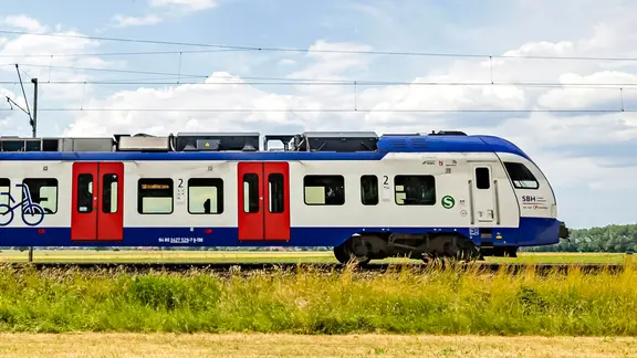 S-Bahn Hannover, Bückeburg, Niedersachsen, Deutschland, Europa | picture alliance / imageBROKER , Arnulf Hettrich S-Bahn Hannover, Bückeburg, Niedersachsen, Deutschland, Europa