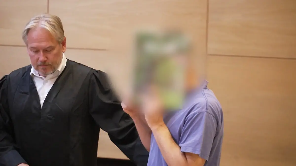 Leichen missbraucht? Ex-Krankenhausmitarbeiter am Landgericht Bielefeld angeklagt
