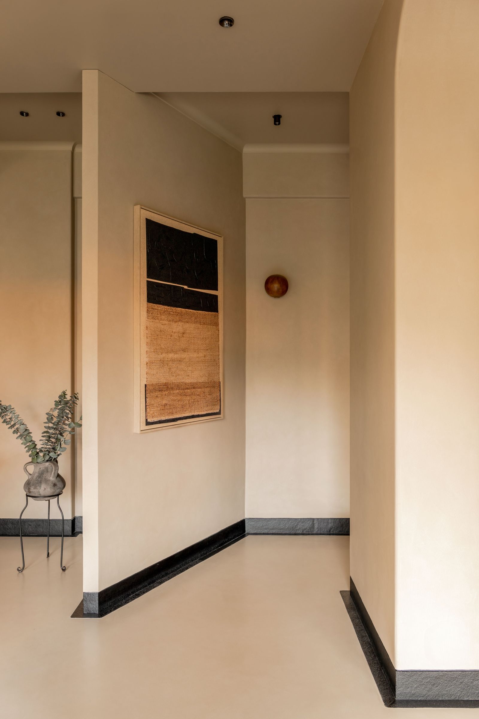 Wohnung in Indien Renovierung Trennwand mit Kunstwerk