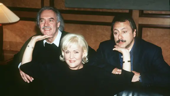Erfolgsserie "Salto Kommunale" (v.L.n.R.): Achim Wolf als Rudi Reschke, Angelika Milster als Ingrid Schikaneder und Wolfgang Stumph als Wolfgang Stankoweit | picture alliance/United Archives Achim Wolf, Angelika Milster und Wolfgang Stumph