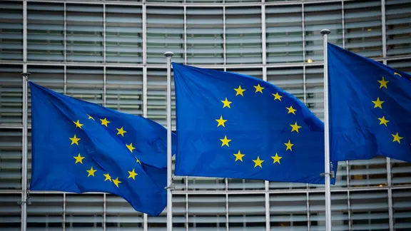 EU-Flaggen wehen in Brüssel | dpa EU-Flaggen wehen in Brüssel