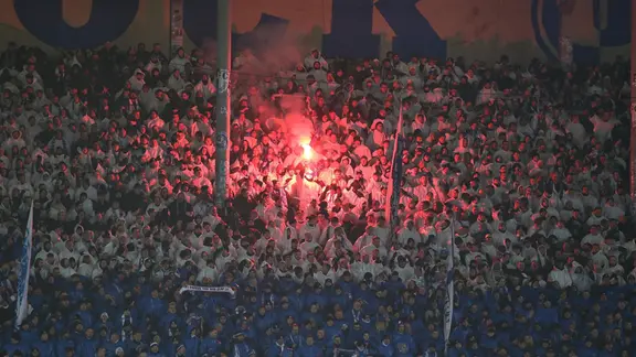 Dynamo Dresden Fans mit Pyrotechnik | picture alliance / dts-Agentur Dynamo Dresden Fans mit Pyrotechnik