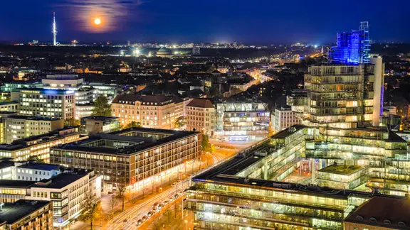 Hannover bei Nacht. | fotolia, Mapics Hannover bei Nacht.