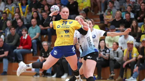 Lara Tauchmann beim Zweitliga-Heimspiel des HC Leipzig gegen den Bergischen HC | IMAGO / Beautiful Sports Lara Tauchmann beim Zweitliga-Heimspiel des HC Leipzig gegen den Bergischen HC