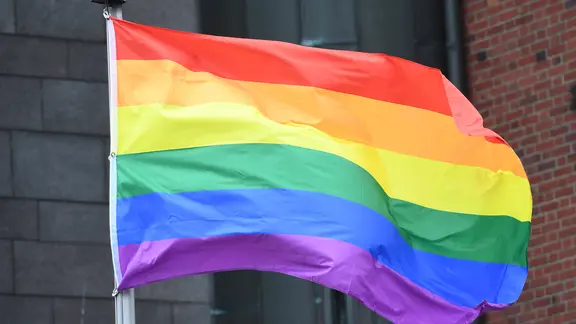 Eine Regenbogenflagge | imago images / Panthermedia Eine Regenbogenflagge