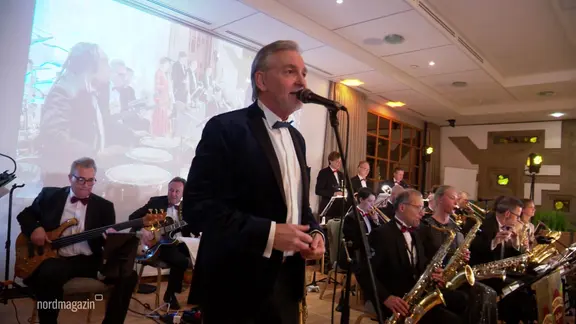 Die Pasternack Bigband beim NDR Jazztime-Bigband-Ball im Warnemünder Neptun Hotel. | Screenshot Die Pasternack Bigband beim NDR Jazztime-Bigband-Ball im Warnemünder Neptun Hotel.