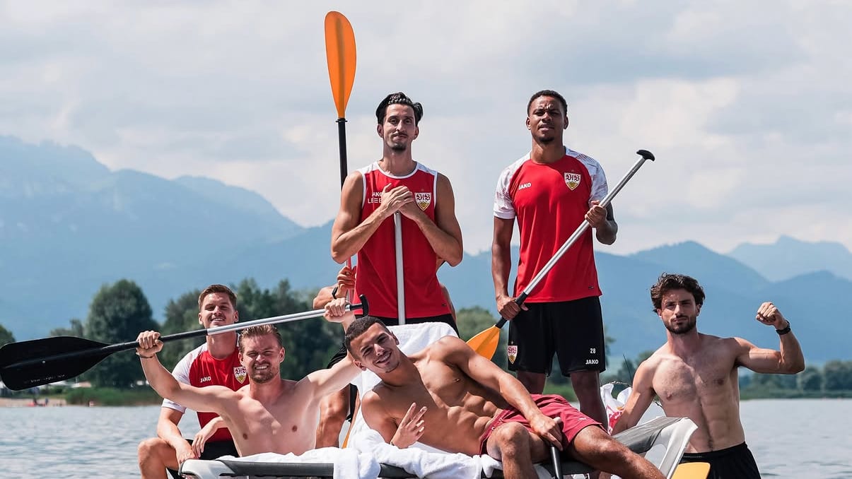VfB Stuttgart: Teambuilding auf hoher See: Floß nicht untergehen! | Sport