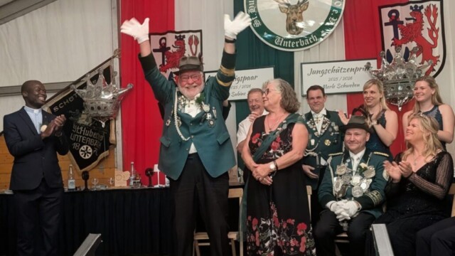 Begrüßung Schützenkaiser und Frau | Foto Gabi Gründker