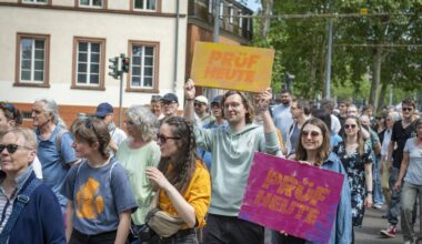 Proteste gegen die AfD: Fast 10.000 Menschen demonstrieren bundesweit für AfD-Verbotsverfahren