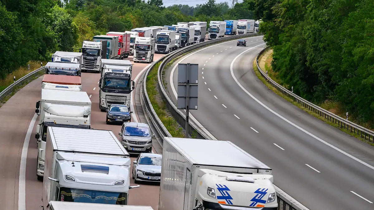 Bußgeldfallen im Urlaub: Diese Verkehrsregeln gelten in Spanien, Frankreich, Italien, Portugal und Österreich