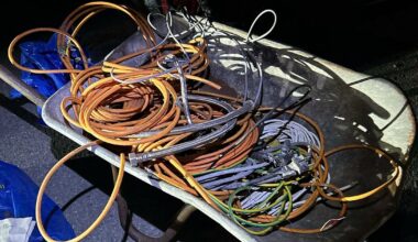 Schweißtreibend schwere Beute: Polizei fasst Seriendieb mit 120 Kilo Erdkabel