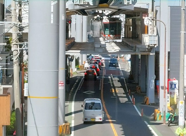 Will Berlins Verkehrssenatorin Ute Bonde (CDU) bestimmt gleich haben: Shōnan Monorail in der Nähe von Yokohama