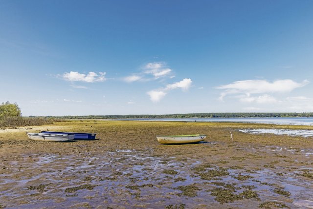 An der Talsperre Spremberg am Oberlauf der Spree in der Lausitz ist das Wasser deutlich zurückgegangen.