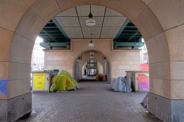 Wer als Obdachloser am 35. Tag vor der Wahl am U-Bahnhof Schönhauser Allee campierte, darf seine Stimme im Bezirk Pankow abgeben.
