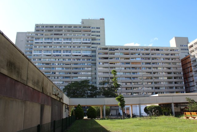 Der Mangel liegt im Detail – Hochhaus-Siedlung an der Angerburger Allee in Charlottenburg