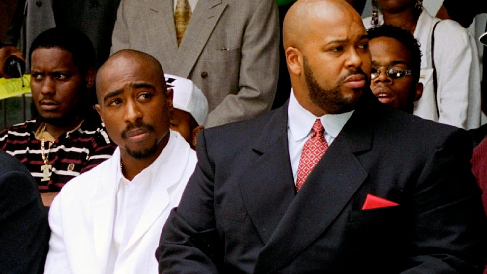„Suge“ Knight (r.) hat mit seinem Label Death Row Records den West-Coast-HipHop groß gemacht. Sein bekanntester Künstler: Tupac Shakur, links neben ihm