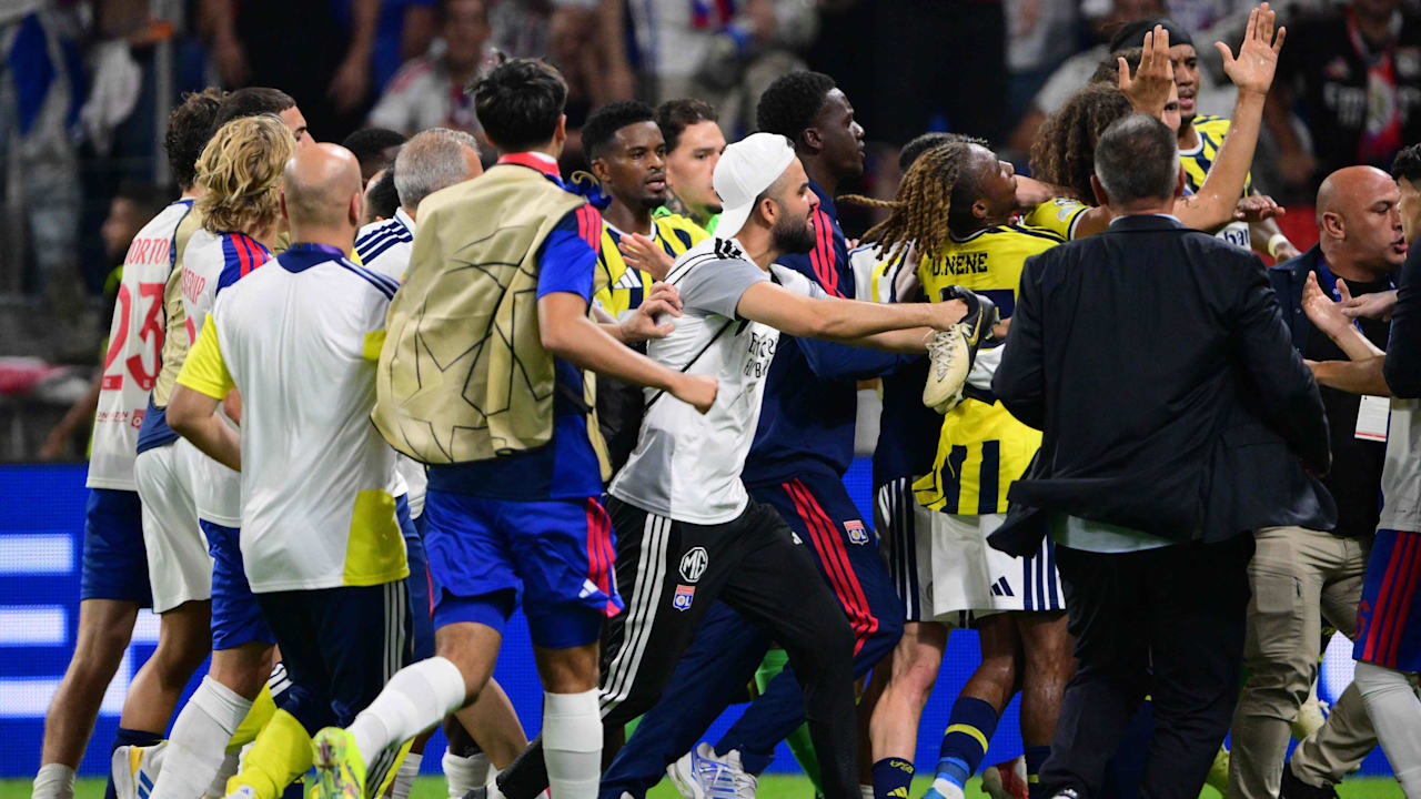 Champions League: Schlägerei im Spielertunnel bei Lyon gegen Fenerbahce | Sport