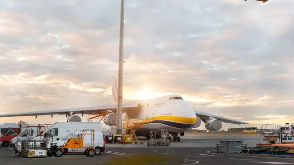 Eine Antonow-Frachtmaschine am Flughafen Leipzig/Halle | IMAGO / Depositphotos Eine Antonow-Frachtmaschine am Flughafen Leipzig/Halle