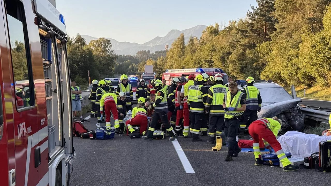 Nach Unfall: Familie in Feuer-Auto gefangen – keiner hilft! | News