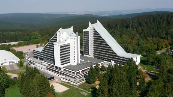 Das 1969 in Oberhof im Thüringer Wald als "Interhotel" errichtete "Hotel Panorama". | MDR Oberhof - Treff Hotel Panorama. Ex-Interhotel Panorama