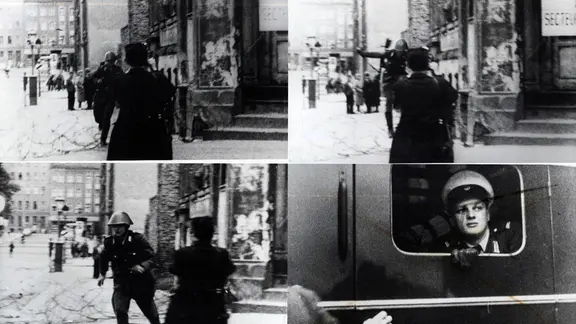Der Bereitschaftspolizist Conrad Schumann springt am 15. August 1961 über ein Stacheldraht-Hindernis in den Westen. | IMAGO / Weltgeschichtsarchiv VP-Oberwachtmeister Conrad Schumann springt am 15. August 1961 über Stacheldraht nach West-Berlin.
