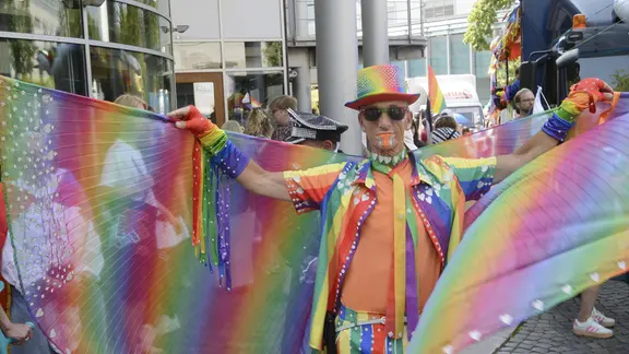 Ein Teilnehmer des CSD in Braunschweig