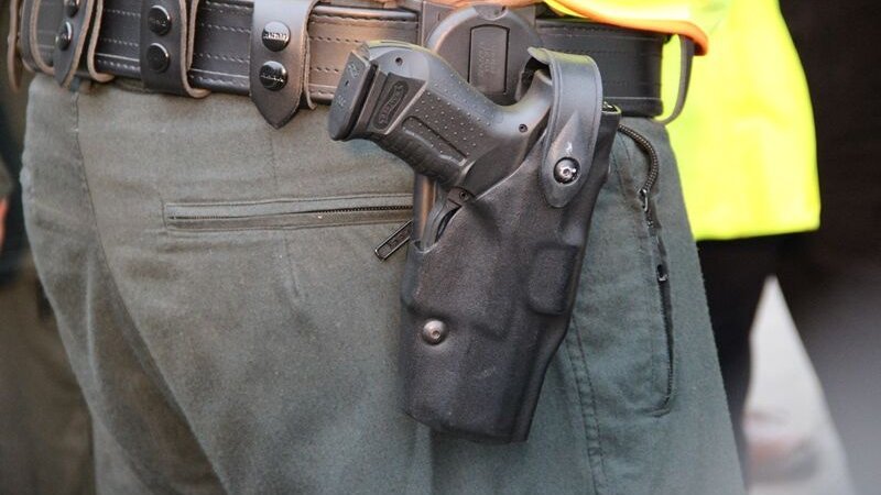 Bielefeld/Spenge: Junger Mann verstößt gegen Waffenverbot