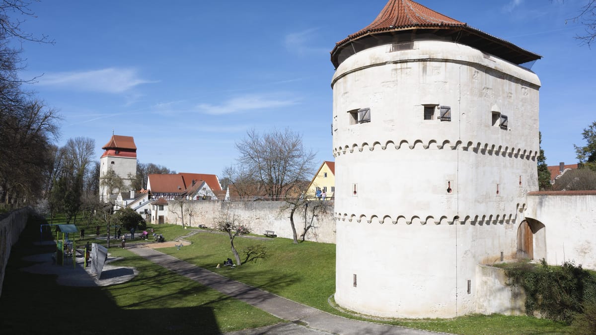 Nürnberg-Nördlingen: Kosmischer Zugausflug in einen Meteoritenkrater