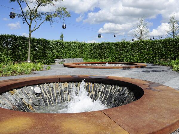 Das Gelände der IGA 2017 (Internationale Garten-Ausstellung) in den Gärten der Welt und dem Kienbergpark mit Wuhleteich in Berlin-Marzahn und Hellersdorf, aufgenommen am 7. Juni 2017. 
Im Bild: Die Wassergärten Promenade Aquatica.

Foto: Kitty Kleist-Heinrich