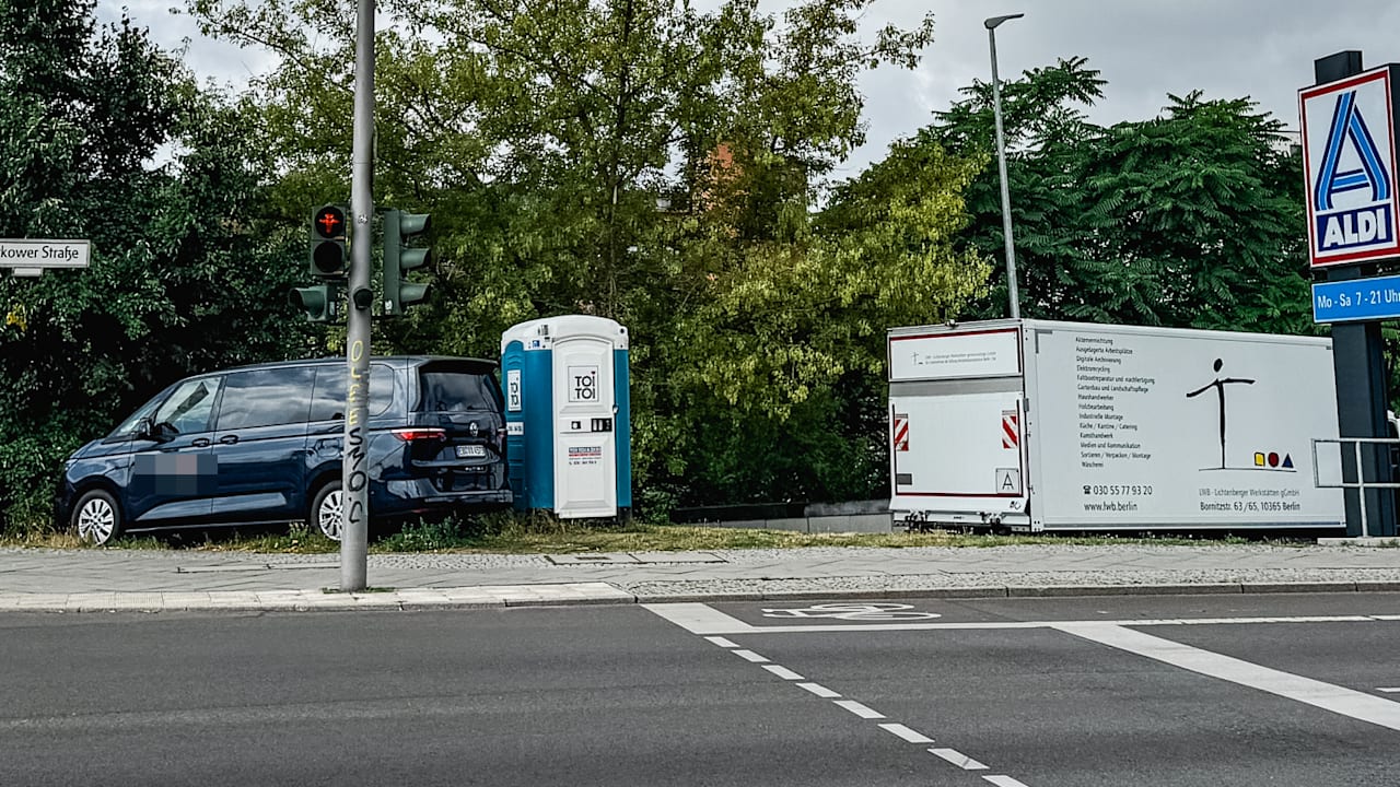 Dunkel gekleidete Männer sitzen darin: Darum stehen an Berlins S-Bahnhöfen schwarze Vans | News
