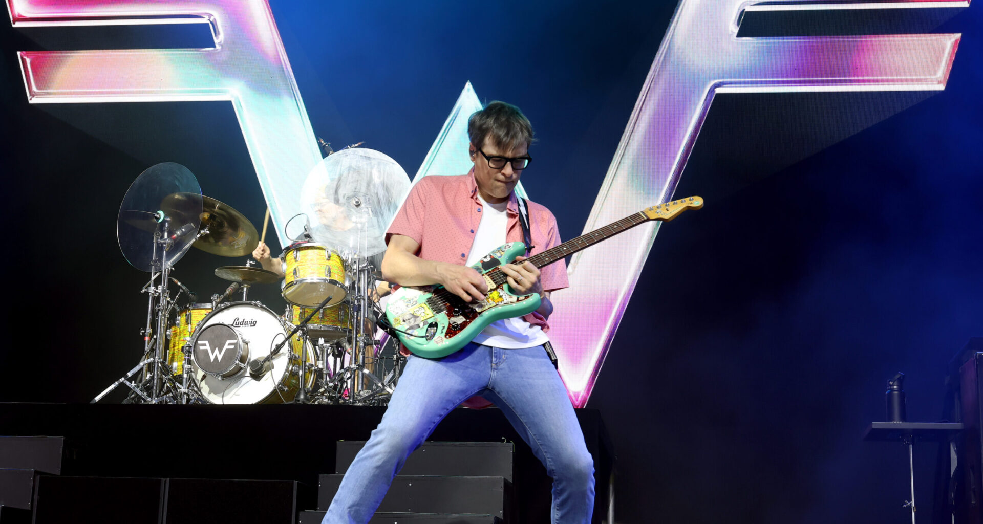 INDIO, CALIFORNIA - APRIL 12: (FOR EDITORIAL USE ONLY)  Rivers Cuomo of Weezer performs at the Mojave Tent during the 2025...